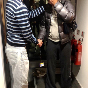 小女孩舞蹈勾勒出唇形图片
