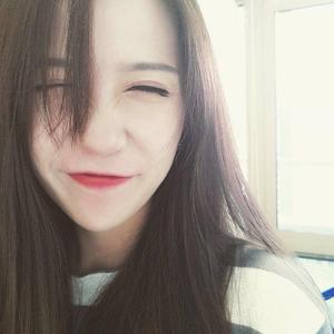 黑丝白虎美女自慰出白浆
