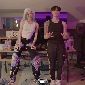 黑丝白虎美女自慰出白浆
