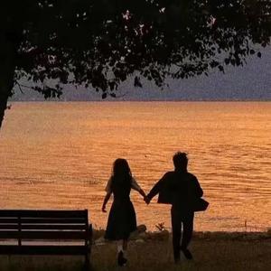 一边洗澡一边被c捏奶头视频
