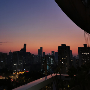 裸体自慰摸双乳
