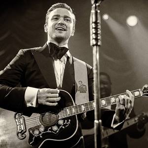 体育生爽擼又大又粗的雞巴自慰
