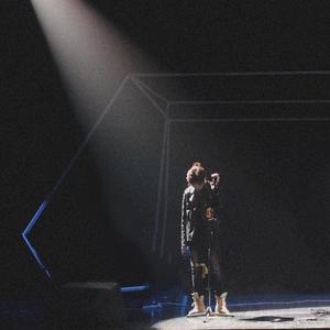 美女直播扒开大腿给你看BB
