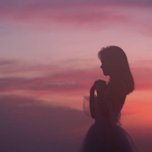 人妻尝试两根一起进3p电影
