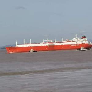 玩弄亲女裸睡的小嫩苞高清
