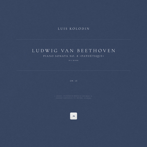 女学生被❌c🐻扒衣服
