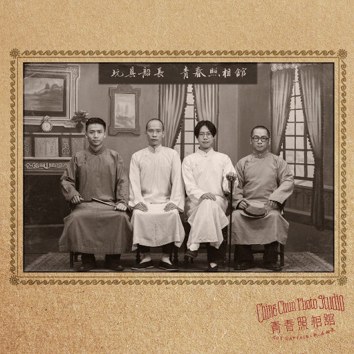 女学生被❌c🐻扒衣服
